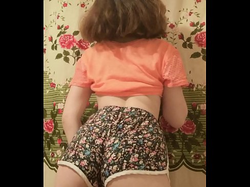 ❤️ Babe żagħżugħa sexy tqaxxir ix-xorts tagħha fuq il-kamera ❤️ Vidjo porn lilna