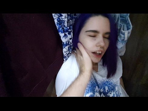 ❤️ Sibt lil sis tiegħi fil-closet u għenitha tiġri ❤️ Vidjo porn lilna